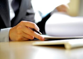 Сенатта мәслихат хатшыларының жалақысы мәселесі көтерілді