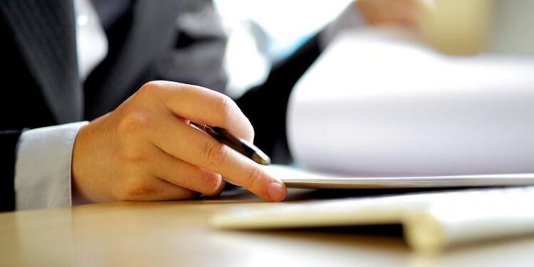 Сенатта мәслихат хатшыларының жалақысы мәселесі көтерілді