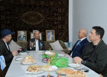 ӨМІРЗАҚ ШӨКЕЕВ СОҒЫС АРДАГЕРЛЕРІНЕ ҚҰРМЕТ КӨРСЕТТІ