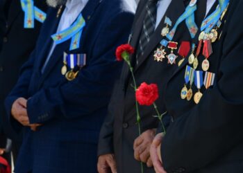 ШЫМКЕНТТЕ ЖЕҢІС КҮНІНЕ ОРАЙ ГҮЛ ШОҒЫН ҚОЮ РӘСІМІ ӨТТІ