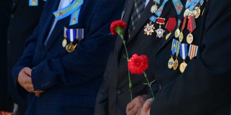 ШЫМКЕНТТЕ ЖЕҢІС КҮНІНЕ ОРАЙ ГҮЛ ШОҒЫН ҚОЮ РӘСІМІ ӨТТІ