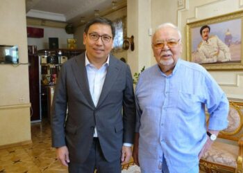 Аким Алматы поздравил с юбилеем Асанали Ашимова