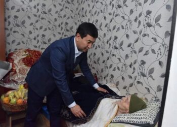 ШЫМКЕНТ: ҚАЛА ӘКІМІНІҢ БІРІНШІ ОРЫНБАСАРЫ ҰОС АРДАГЕРІНЕ ҚҰРМЕТ КӨРСЕТТІ