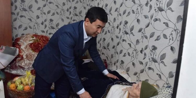 ШЫМКЕНТ: ҚАЛА ӘКІМІНІҢ БІРІНШІ ОРЫНБАСАРЫ ҰОС АРДАГЕРІНЕ ҚҰРМЕТ КӨРСЕТТІ