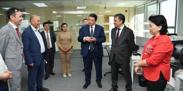 МИНИСТР ТҮРКІСТАНДЫҚ ЖУРНАЛИСТЕРМЕН КЕЗДЕСТІ