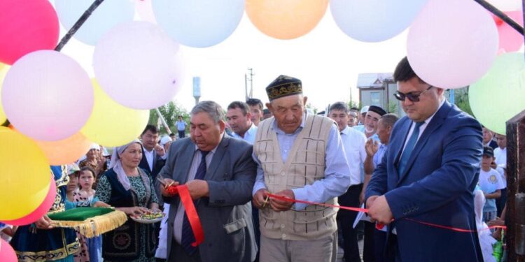 ТҮРКІСТАН: ОТЫРАРДА МЕКТЕП ТҮЛЕКТЕРІ АУЫЛҒА ОЙЫН АЛАҢЫН САЛЫП БЕРДІ