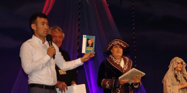 ТҮРКІСТАН:  РАЙЫМБЕК СЕЙТМЕТОВ АТЫНДАҒЫ ТЕАТР РУМЫНИЯДАҒЫ ФЕСТИВАЛЬДЕН ОРАЛДЫ