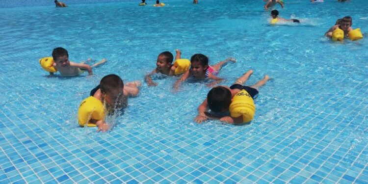 ТҮРКІСТАНДЫҚ МЕМЛЕКЕТТІК ҚЫЗМЕТКЕРЛЕР БАЛАЛАРҒА МЕРЕКЕЛІК КӨҢІЛ-КҮЙ СЫЙЛАДЫ