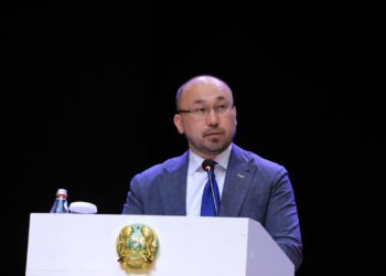 ТҮРКІСТАН: ДӘУРЕН АБАЕВ СПОРТ ТӨРЕШІЛЕРІНІҢ ЕҢБЕКАҚЫСЫН КӨТЕРУ ТУРАЛЫ АЙТТЫ