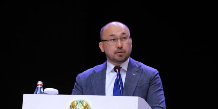 ТҮРКІСТАН: ДӘУРЕН АБАЕВ СПОРТ ТӨРЕШІЛЕРІНІҢ ЕҢБЕКАҚЫСЫН КӨТЕРУ ТУРАЛЫ АЙТТЫ