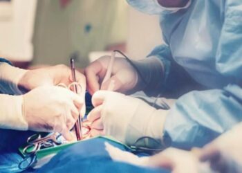 ТҮРКІСТАНДЫҚ ДӘРІГЕРЛЕР КҮРДЕЛІ ОТАЛАР ЖАСАП ЖАТЫР