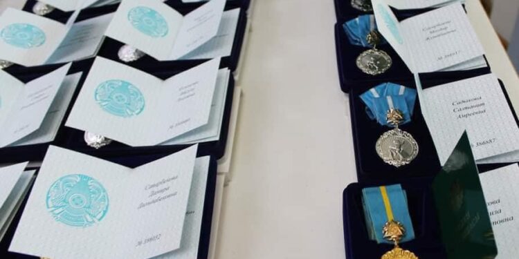 ТҮРКІСТАН: САЙРАМДА «АЛТЫН АЛҚА» ЖӘНЕ «КҮМІС АЛҚА» ИЕЛЕРІ МАРАПАТТАЛДЫ