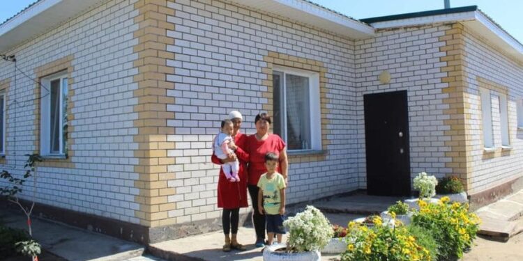 БЫЛТЫР ТҮРКІСТАН ОБЛЫСЫНАН ТЕРІСКЕЙГЕ «ЕҢБЕК» БАҒДАРЛАМАСЫМЕН МЫҢҒА ЖУЫҚ ОТБАСЫ ҚОНЫС АУДАРҒАН