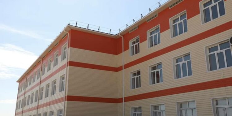 ТҮРКІСТАН: САРЫАҒАШ АУДАНЫНДА 900 ОРЫНДЫҚ МЕКТЕПТІҢ ҚҰРЫЛЫСЫ АЯҚТАЛУҒА ЖАҚЫН