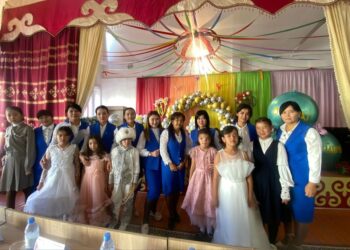 ТҮРКІСТАН: ЕРЕКШЕ БІЛІМДІ ҚАЖЕТ ЕТЕТІН ОҚУШЫЛАР ҰСТАЗДАРҒА АРНАП ӨНЕР КӨРСЕТТІ