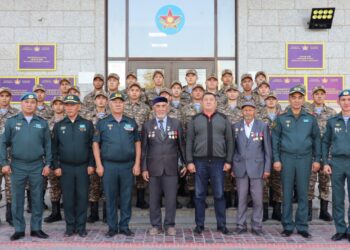 Будущие десантники отправились в армию из Шымкента