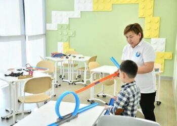 ШАҺАР БАСШЫСЫ “ҚАМҚОРЛЫҚ” БАЛАЛАРҒА ӘЛЕУМЕТТІК ҚЫЗМЕТ КӨРСЕТУ ОРТАЛЫҒЫНЫҢ ЖҰМЫСЫМЕН ТАНЫСТЫ