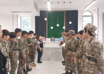 БІР ЖАРЫМ ҒАСЫРЛЫҚ КІТАПХАНА ТАРИХЫМЕН ТАНЫСТЫ