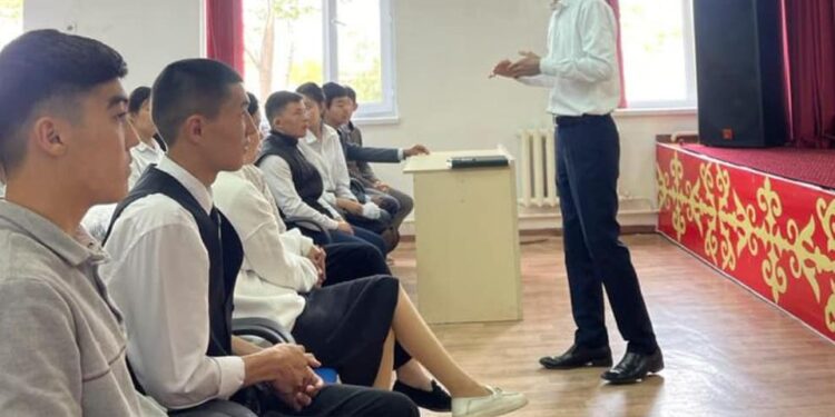 Полицейлер оқушылармен экстремизмнің алдын алу бойынша кездесу өткізді