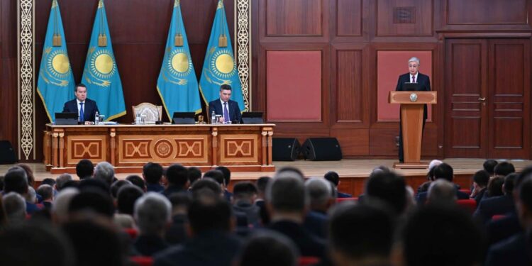 «ТАБЫСТЫ ОСЫ ЖЕРДЕН ТАУЫП, ШЕТЕЛДЕ ШАШУ» ӘДЕТІНЕН АРЫЛУ КЕРЕК – ТОҚАЕВ