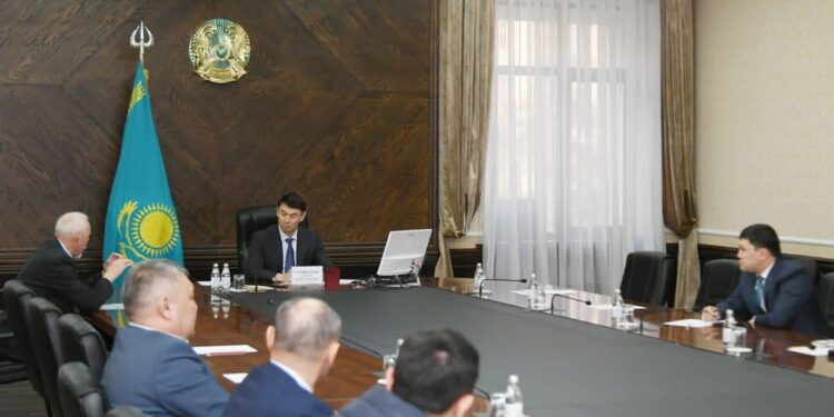 ТҮРКІСТАН: ДАРХАН САТЫБАЛДЫ КЕЗЕКТІ ЖЕКЕ ҚАБЫЛДАУЫН ӨТКІЗДІ