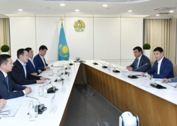 ТҮРКІСТАН: ДАРХАН САТЫБАЛДЫ ҰЛТТЫҚ КОМПАНИЯ БАСШЫСЫМЕН КЕЗДЕСТІ