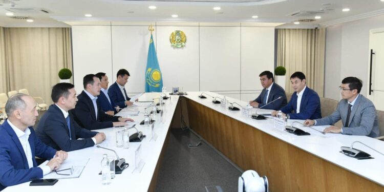 ТҮРКІСТАН: ДАРХАН САТЫБАЛДЫ ҰЛТТЫҚ КОМПАНИЯ БАСШЫСЫМЕН КЕЗДЕСТІ