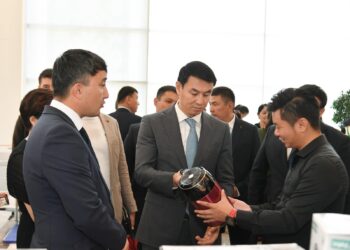 ТҮРКІСТАНДА ӨҢІР ЖӘНЕ ҚЫТАЙ ТАУАРЛАРЫНЫҢ КӨРМЕСІ АШЫЛДЫ