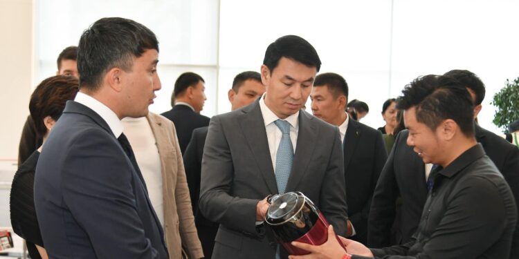 ТҮРКІСТАНДА ӨҢІР ЖӘНЕ ҚЫТАЙ ТАУАРЛАРЫНЫҢ КӨРМЕСІ АШЫЛДЫ