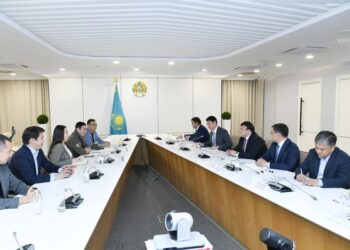 ДАРХАН САТЫБАЛДЫ «САМҰРЫҚ-ҚАЗЫНА» ҚОРЫНЫҢ БАСШЫСЫМЕН КЕЗДЕСТІ