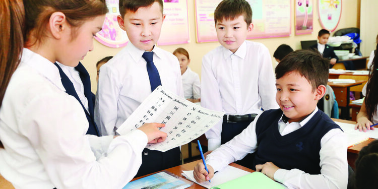 Бар қажыр-қайратын ұрпақ тәрбиесіне арнаған ұстаз