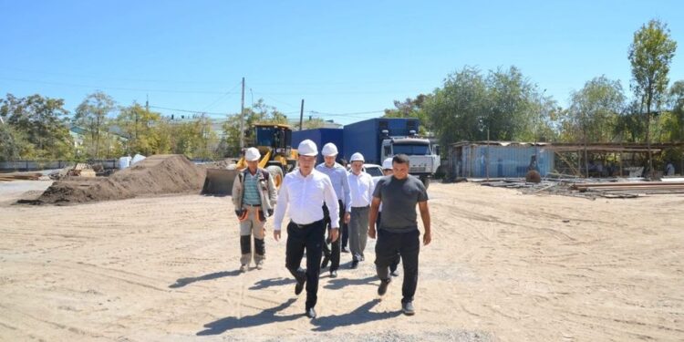 ТҮРКІСТАН: ЖЕТІСАЙ АУДАНЫНДА ЖАЛПЫ САНЫ 3900 ОРЫНДЫҚ БЕС МЕКТЕПТІҢ ҚҰРЫЛЫСЫ ЖҮРІП ЖАТЫР