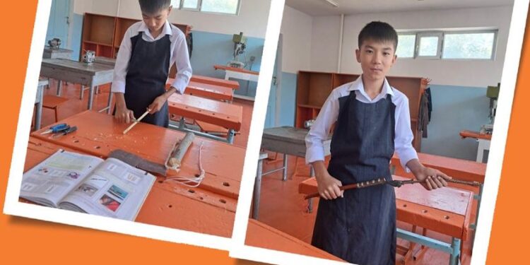 Келестік оқушы қамшы жасау өнерін меңгерген