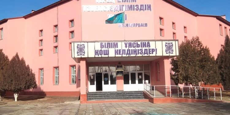 ДЕПАРТАМЕНТ БАСШЫСЫ МЕКТЕПТЕРДІҢ ҚАУІПСІЗДІК ЖҮЙЕСІН ТЕКСЕРІП, ОҚУШЫЛАРМЕН КЕЗДЕСТІ