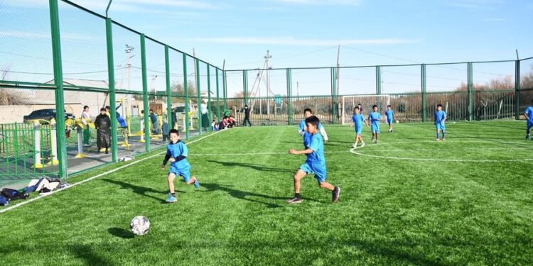 ТҮРКІСТАН: ОТЫРАРДА АШЫҚ СПОРТ АЛАҢЫ МЕН КҮРЕС ЗАЛЫ АШЫЛДЫ