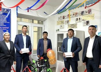 ТҮРКІСТАН: АУЫЛ МЕКТЕБІНДЕ КІТАПХАНАДА ҮЗДІК ОҚЫРМАН АТАНҒАН ОҚУШЫҒА ВЕЛОСИПЕД БЕРІЛЕДІ