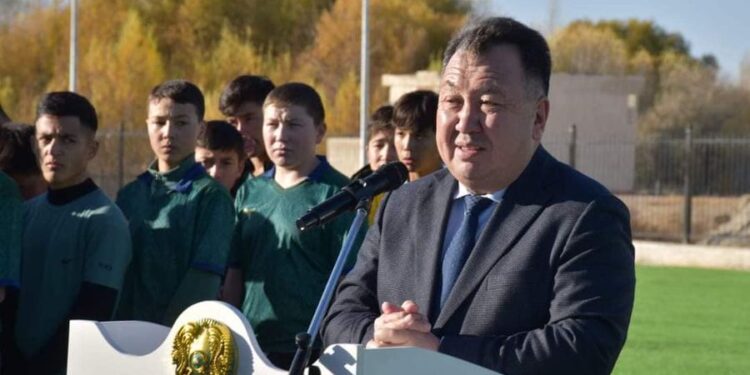ТҮРКІСТАН: СОЗАҚ АУДАНЫНДА 1030 ОРЫНҒА АРНАЛҒАН СТАДИОН АШЫЛЫП, ЕЛ ИГІЛІГІНЕ ҰСЫНЫЛДЫ
