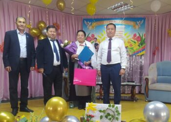 ҰЛАҒАТТЫ ҰСТАЗҒА ҚҰРМЕТ!