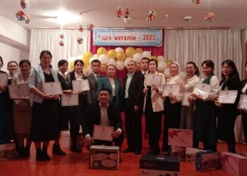 ОТЫРАРДА «ҮЗДІК МҰҒАЛІМ-2023» БАЙҚАУЫНЫҢ БАС ЖҮЛДЕСІН ЖЕҢІП АЛДЫ