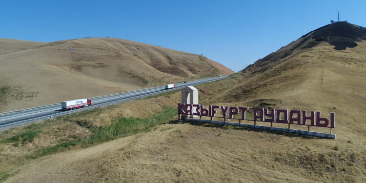 ТҮРКІСТАН: БІЛІМ БАСҚАРМАСЫ БАСШЫСЫНЫҢ САПАРЫ ҚАЗЫҒҰРТ АУДАНЫНДА ЖАЛҒАСТЫ