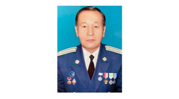 Жас толқынға үйретері көп