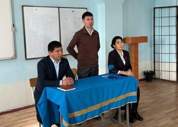 «Жастар жат ағым жетегіне неге тез ереді?»