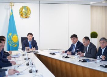 ОБЛЫС ӘКІМІ ТҮРКІСТАНДА КӘСІП АШУҒА НИЕТТІ ИНВЕСТОРЛАРМЕН КЕЗДЕСТІ