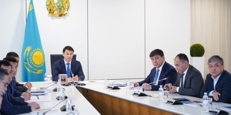 ОБЛЫС ӘКІМІ ТҮРКІСТАНДА КӘСІП АШУҒА НИЕТТІ ИНВЕСТОРЛАРМЕН КЕЗДЕСТІ