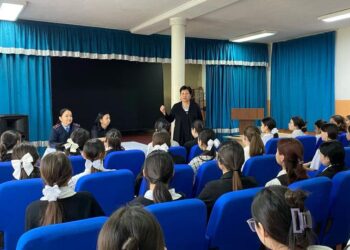 ПОЛИЦЕЙЛЕР ҚЫЗ БАЛАНЫ ТӘРБИЕЛЕЙ ОТЫРЫП, ҰЛТТЫ ТӘРБИЕЛЕЙТІНІН ЖАСТАРҒА ЖЕТКІЗДІ