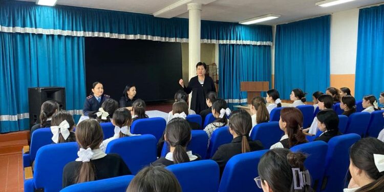 ПОЛИЦЕЙЛЕР ҚЫЗ БАЛАНЫ ТӘРБИЕЛЕЙ ОТЫРЫП, ҰЛТТЫ ТӘРБИЕЛЕЙТІНІН ЖАСТАРҒА ЖЕТКІЗДІ