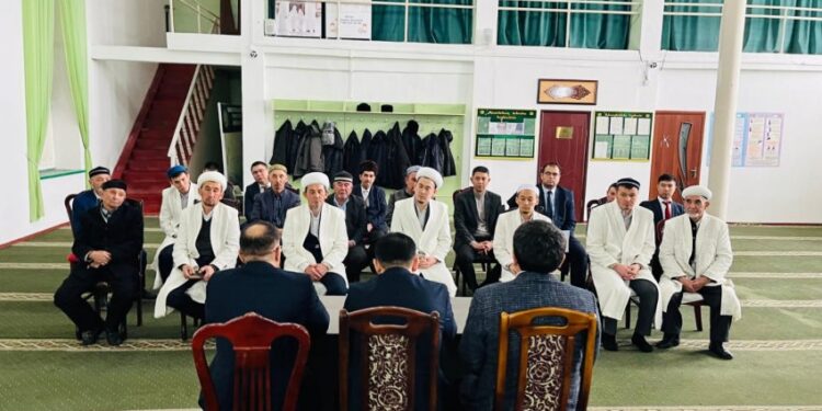 Созақ: «Шолаққорған» орталық мешітінде аудан имамдарымен кездесу өтті