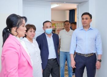 ШЫМКЕНТ ҚАЛАСЫНЫҢ ӘКІМІ БАЛАЛАРДЫ МЕРЕКЕМЕН ҚҰТТЫҚТАДЫ