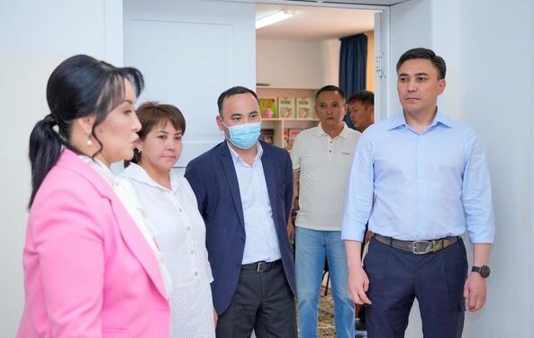 ШЫМКЕНТ ҚАЛАСЫНЫҢ ӘКІМІ БАЛАЛАРДЫ МЕРЕКЕМЕН ҚҰТТЫҚТАДЫ