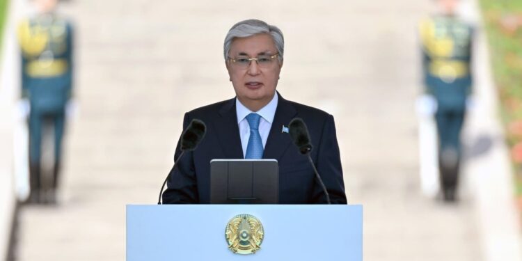 Қасым-Жомарт Тоқаев Мемлекеттік ту көтеру рәсіміне қатысты